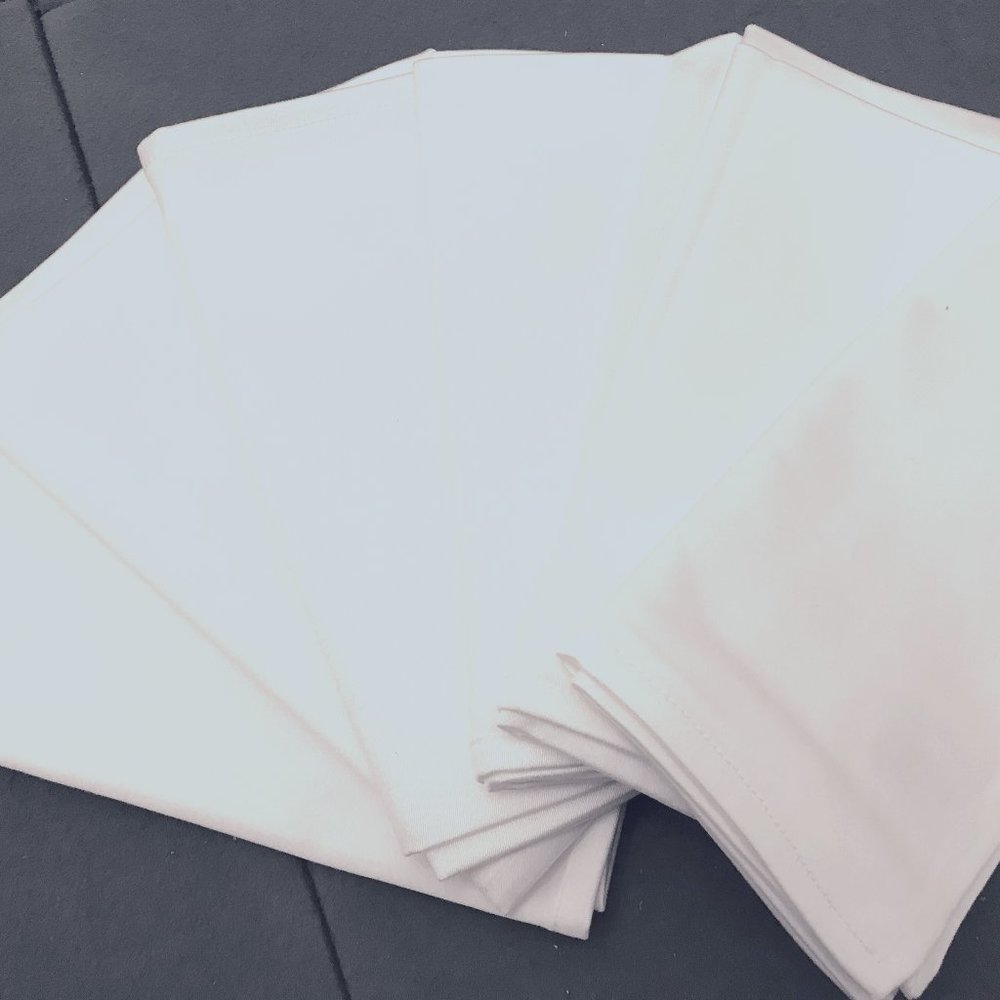 Bundle 6 NWOT  white NAPKINS